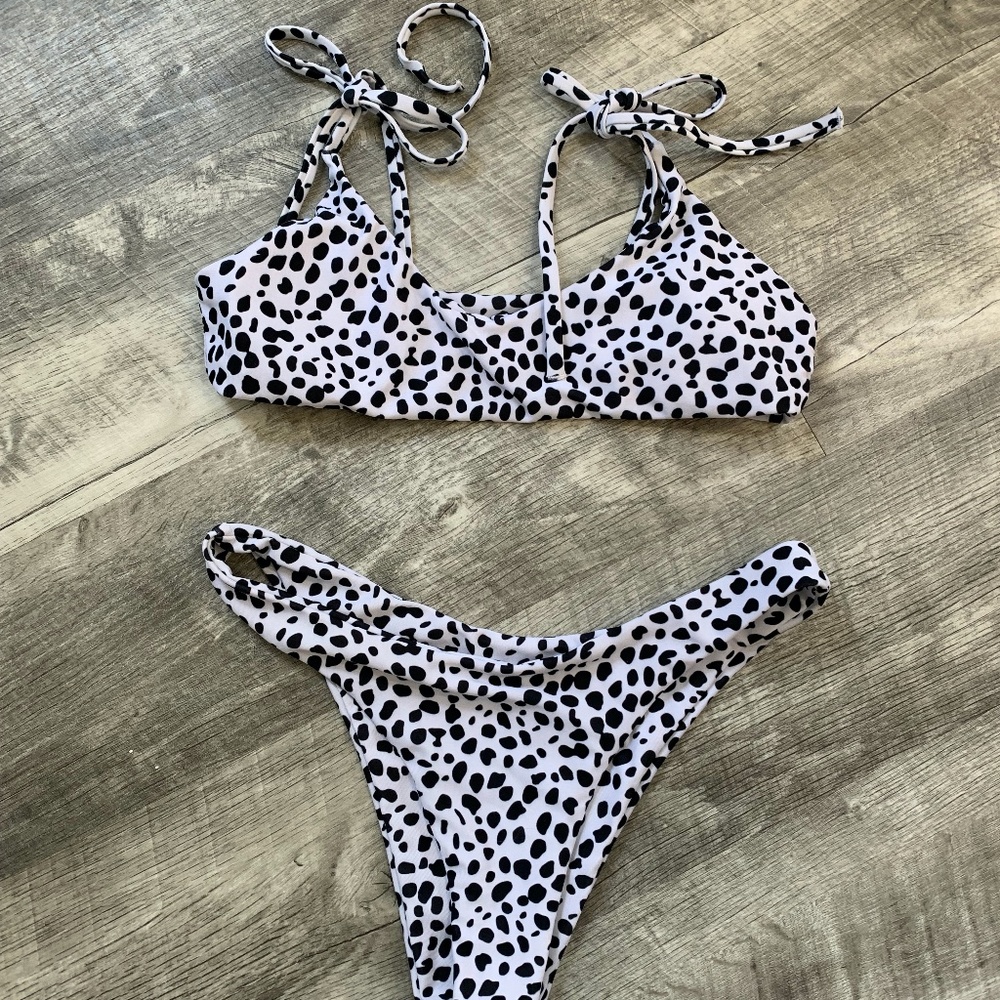 Black and white patterned bikini